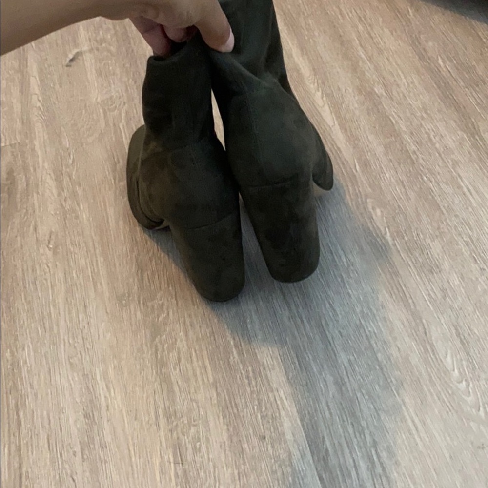 Boots - Picture 3 of 4